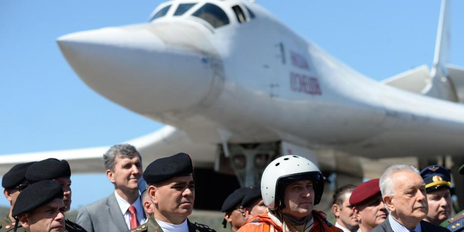Bombarderos rusos al lado de Colombia