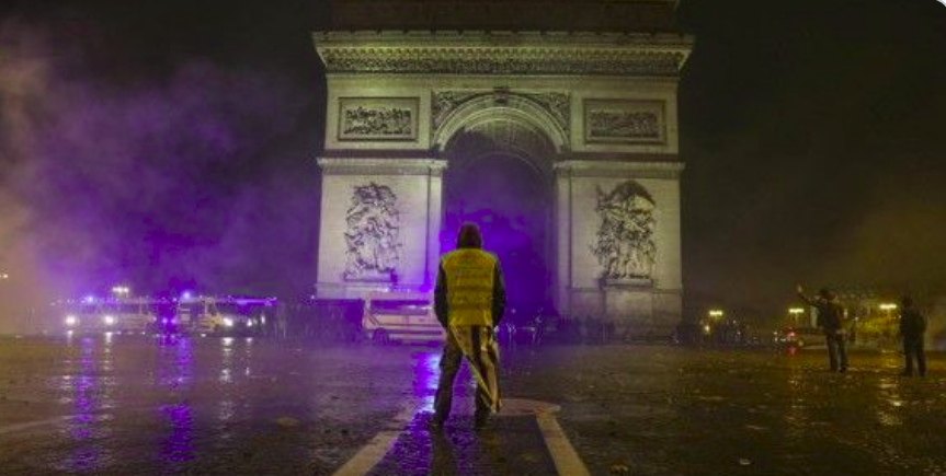 PROTESTAS CONTRA MACRON SE AGRAVAN